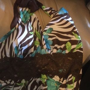 Cute summer tank top. Lace in the middle